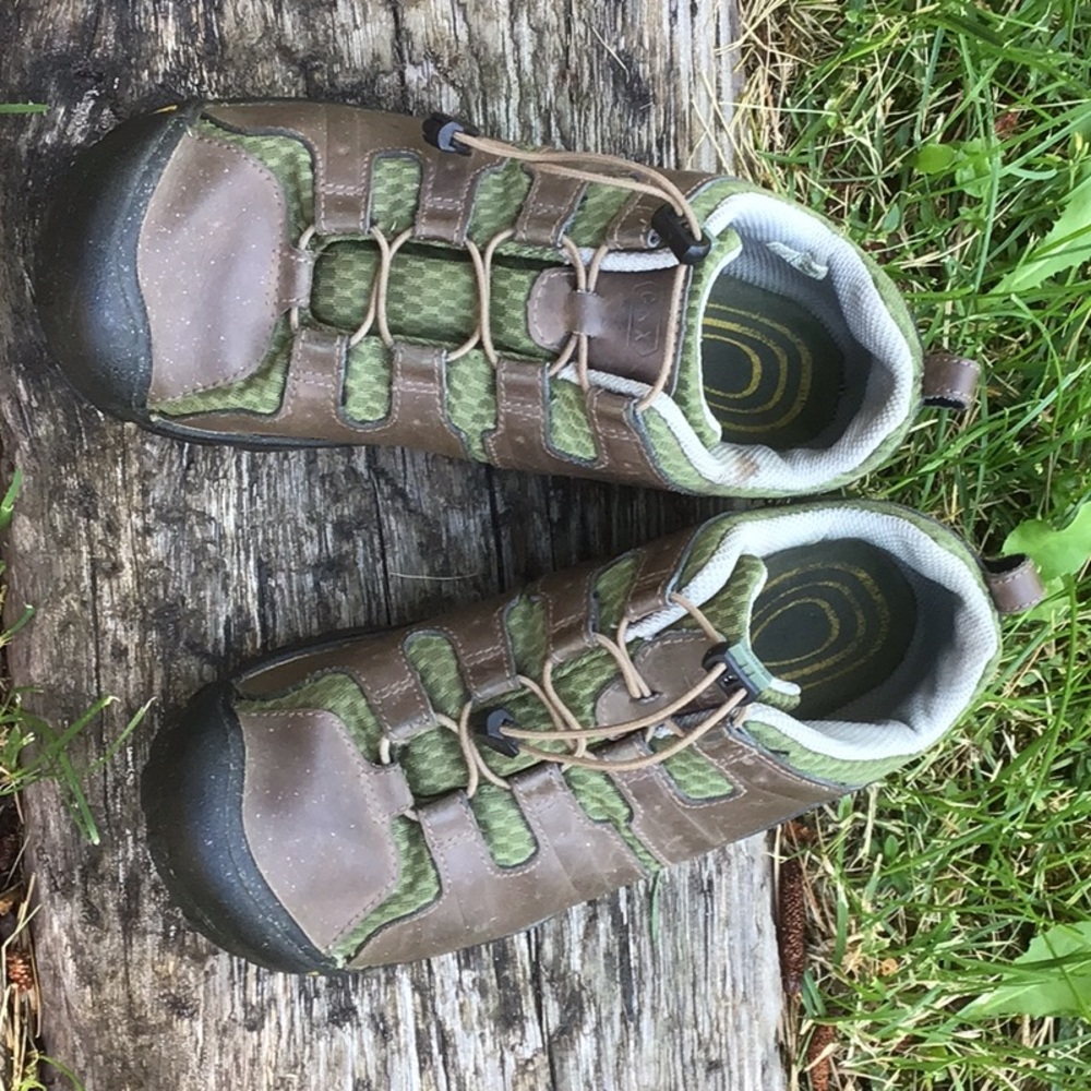 Keen CNX brown leather hikers